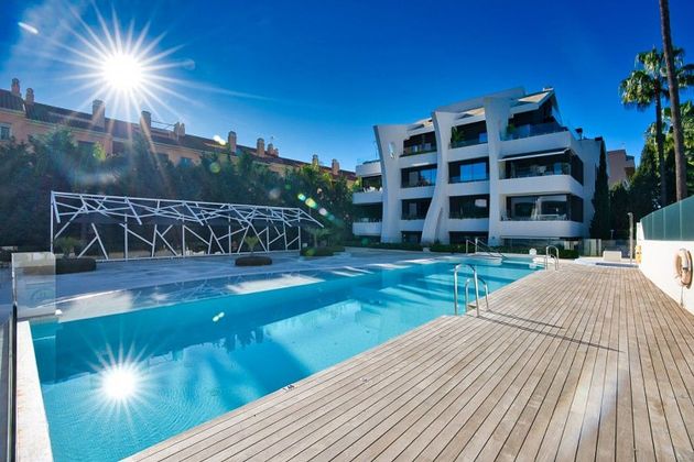 Foto 1 de Àtic en venda a Cabo Pino - Reserva de Marbella de 3 habitacions amb terrassa i piscina