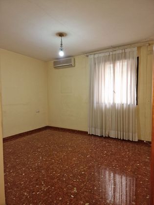 Foto 2 de Venta de piso en calle Cabeza del Rey Don Pedro de 3 habitaciones con aire acondicionado y ascensor