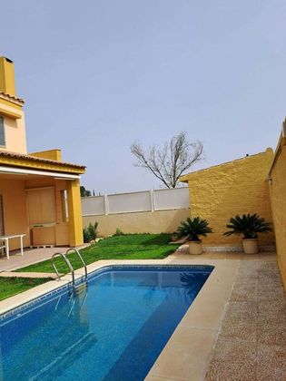 Foto 1 de Venta de chalet en calle Virtud de 4 habitaciones con terraza y piscina