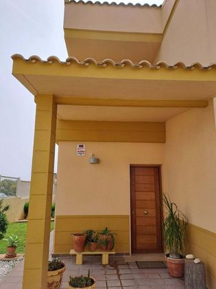 Foto 2 de Xalet en venda a calle Virtud de 4 habitacions amb terrassa i piscina