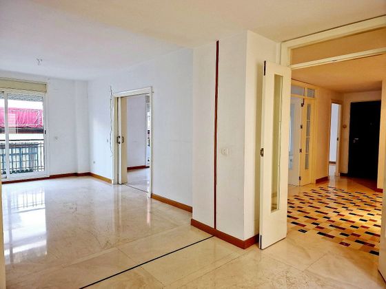 Foto 1 de Alquiler de piso en calle De Castelar de 4 habitaciones con garaje y balcón