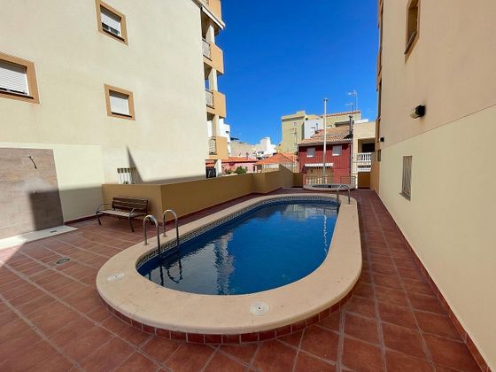 Foto 2 de Pis en lloguer a calle Benidorm de 2 habitacions amb terrassa i piscina