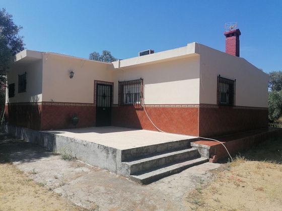 Foto 1 de Xalet en venda a Carmona de 3 habitacions amb terrassa i piscina