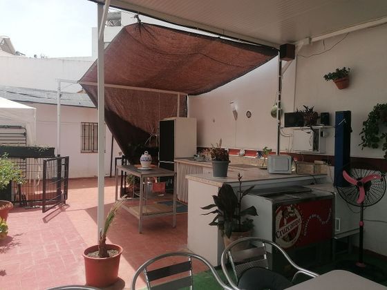 Foto 1 de Venta de casa adosada en Carmona de 4 habitaciones con terraza y piscina