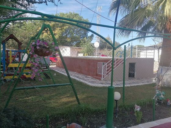 Foto 2 de Venta de chalet en Carmona de 16 habitaciones con terraza y piscina