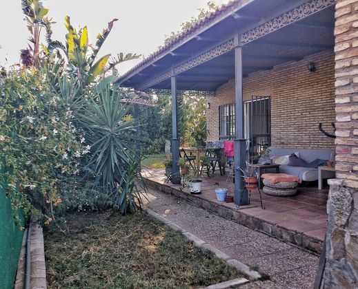 Foto 1 de Venta de chalet en calle Villapítamo de 3 habitaciones con terraza y jardín