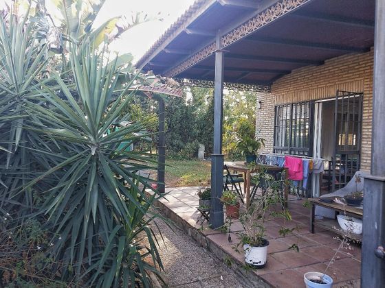 Foto 2 de Venta de chalet en calle Villapítamo de 3 habitaciones con terraza y jardín