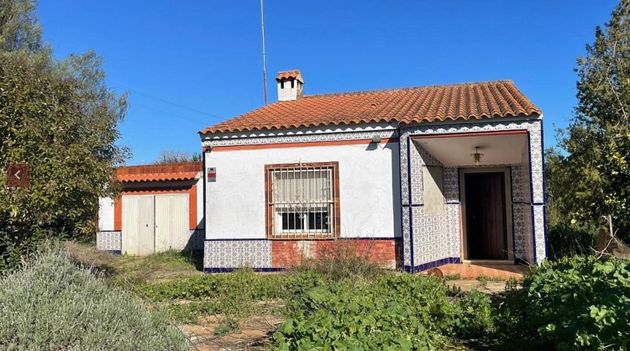 Foto 1 de Xalet en venda a Carmona de 2 habitacions amb piscina i garatge