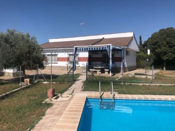 Foto 2 de Xalet en venda a Rinconada (La) de 3 habitacions amb piscina i garatge