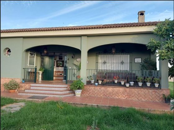 Foto 2 de Xalet en venda a Carmona de 5 habitacions amb terrassa i piscina