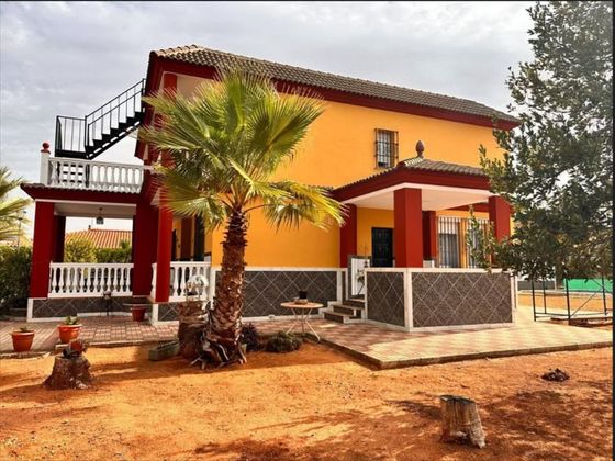 Foto 1 de Xalet en venda a Carmona de 5 habitacions amb terrassa i piscina
