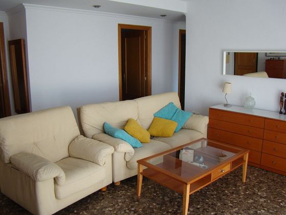 Foto 1 de Piso en alquiler en La Malva-rosa de 4 habitaciones con muebles y balcón
