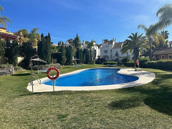 Foto 1 de Alquiler de casa adosada en Lomas de Marbella Club - Puente Romano de 3 habitaciones con terraza y piscina