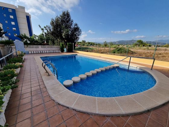Foto 2 de Casa adossada en venda a calle Pais Valencia de 3 habitacions amb terrassa i piscina