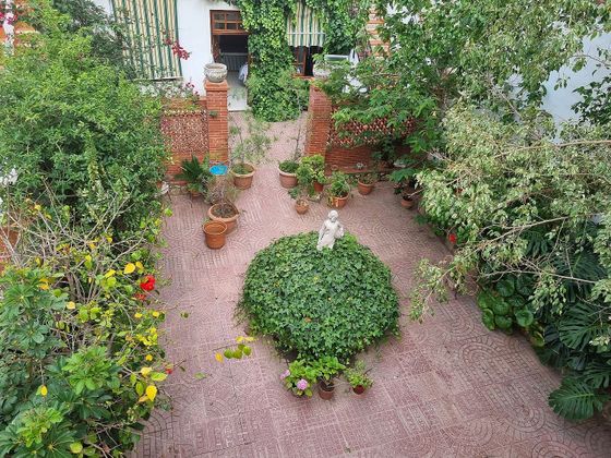 Foto 1 de Casa adosada en venta en Centro - Gandia de 5 habitaciones con terraza y jardín