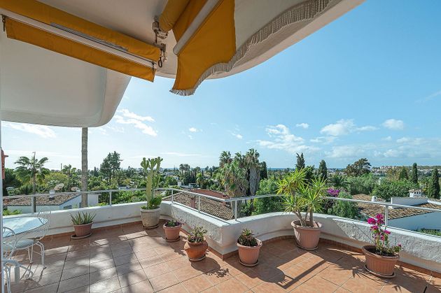 Foto 2 de Pis en venda a Guadalmina de 3 habitacions amb terrassa i garatge