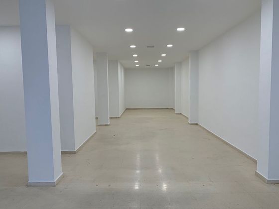 Foto 1 de Alquiler de local en calle Santa Paula de 100 m²