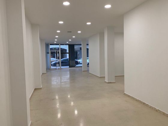 Foto 2 de Alquiler de local en calle Santa Paula de 100 m²