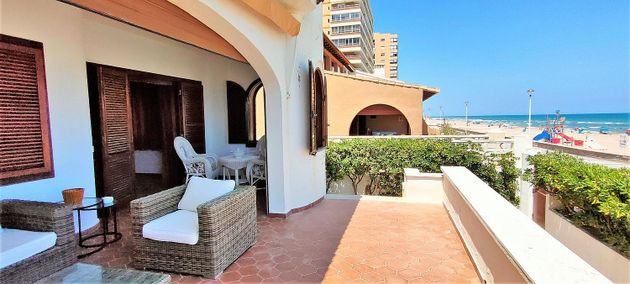 Foto 1 de Casa en lloguer a calle Mar Blau de 4 habitacions amb terrassa i piscina