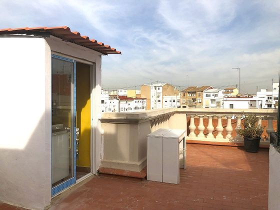 Foto 1 de Ático en alquiler en calle De L'erudit Orellana de 2 habitaciones con terraza y muebles