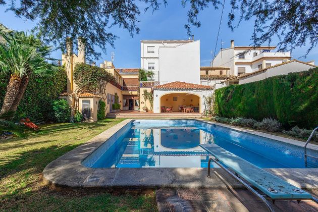 Foto 1 de Casa adossada en venda a Pedreguer de 7 habitacions amb terrassa i piscina