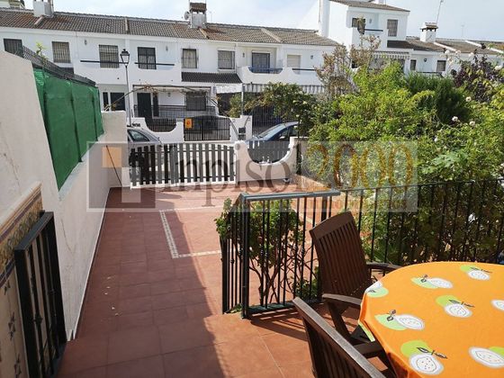 Foto 2 de Venta de casa adosada en calle Traíña de 5 habitaciones con terraza