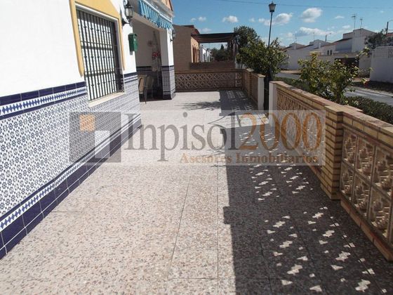 Foto 2 de Chalet en venta en calle Corales de 5 habitaciones con terraza y garaje