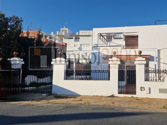Foto 1 de Casa en venda a calle Isla del Carbon de 5 habitacions amb terrassa i aire acondicionat