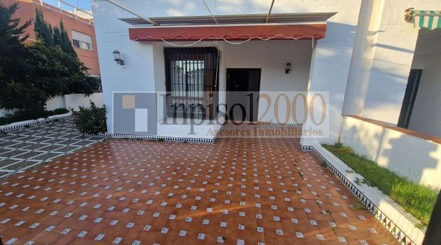 Foto 2 de Casa en venda a calle Isla del Carbon de 5 habitacions amb terrassa i aire acondicionat