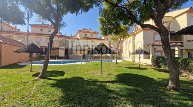 Foto 2 de Casa adosada en venta en calle Flecha de Nueva Umbría de 2 habitaciones con terraza y piscina