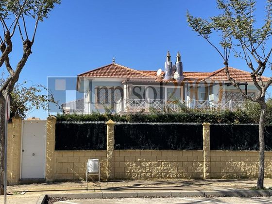 Foto 1 de Casa en venda a paseo De Poniente de 5 habitacions amb terrassa i piscina