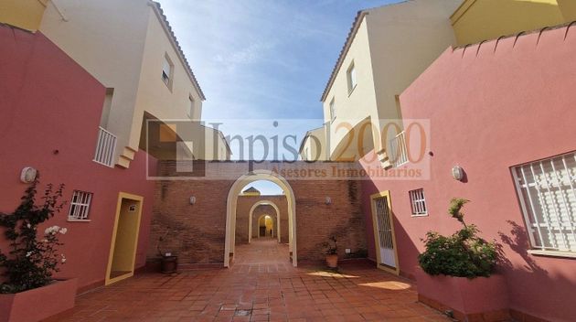 Foto 2 de Casa en venta en paseo Barranco del Moro de 3 habitaciones con terraza y piscina