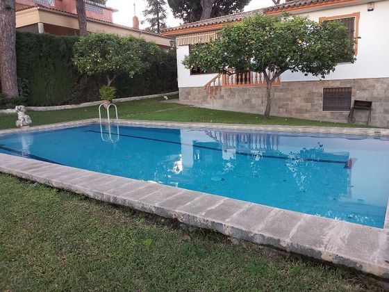 Foto 2 de Venta de chalet en calle Pinares de Oromana de 4 habitaciones con terraza y piscina