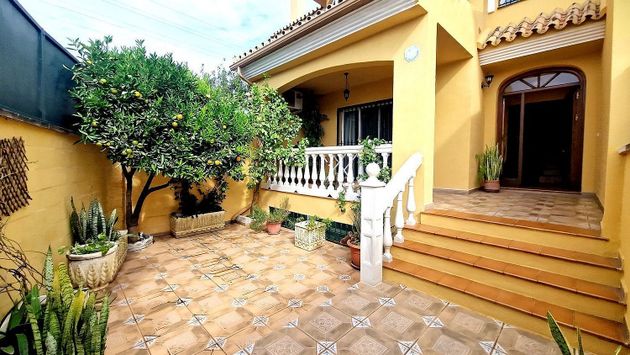 Foto 1 de Casa en venda a Los Boliches de 4 habitacions amb terrassa i garatge