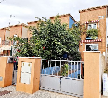 Foto 1 de Casa en venda a Los Barreros de 4 habitacions amb terrassa i jardí