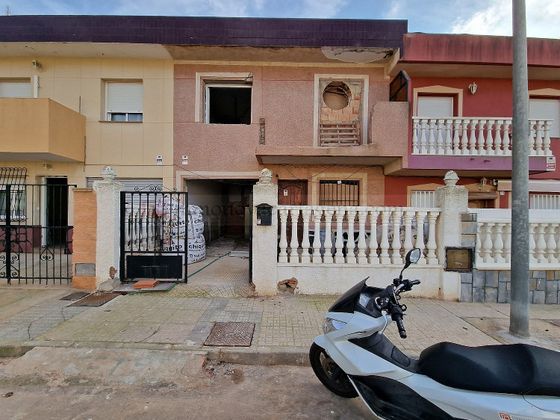 Foto 2 de Casa en venta en Alumbres - Escombreras de 2 habitaciones con garaje y jardín