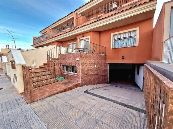 Foto 1 de Casa en venda a calle Sierra del Faro de 4 habitacions amb terrassa i jardí