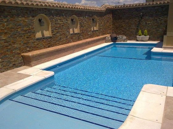 Foto 1 de Chalet en venta en Zarza de Granadilla de 7 habitaciones con piscina y aire acondicionado