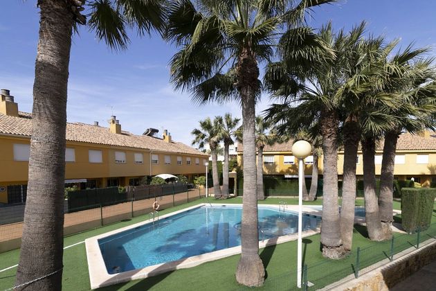 Foto 2 de Casa en venta en San Antonio de Benagéber de 4 habitaciones con terraza y piscina