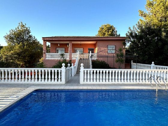 Foto 2 de Venta de chalet en Olocau de 4 habitaciones con terraza y piscina