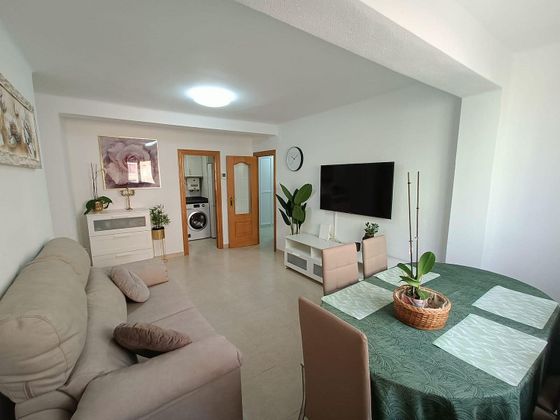 Foto 1 de Piso en venta en Torrefiel de 3 habitaciones con balcón y aire acondicionado