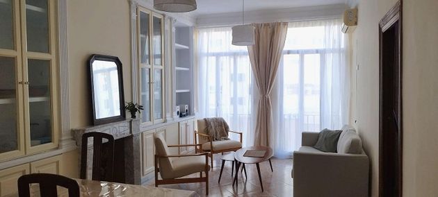 Foto 2 de Piso en alquiler en La Roqueta de 3 habitaciones con muebles y balcón