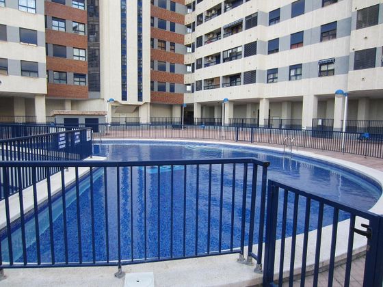 Foto 1 de Piso en alquiler en Camí Real de 3 habitaciones con terraza y piscina