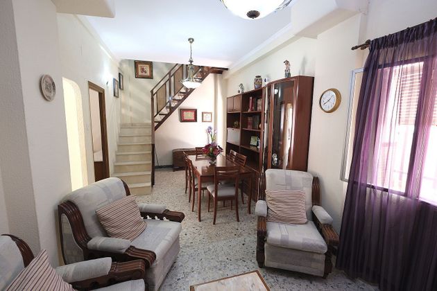 Foto 1 de Casa adosada en venta en calle Lugo de 5 habitaciones con terraza y garaje