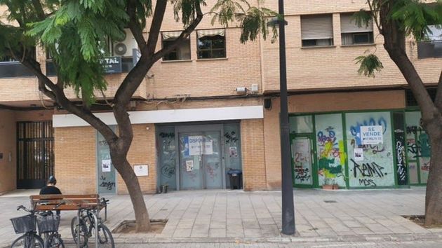 Foto 2 de Local en venda a avenida Constitucion de 188 m²