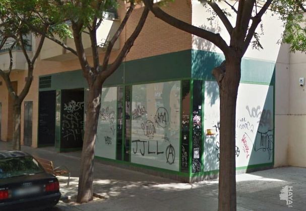 Foto 2 de Venta de local en calle Del Duque de Mandas de 264 m²