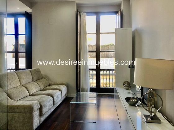 Foto 1 de Alquiler de piso en El Mercat de 1 habitación con muebles y balcón