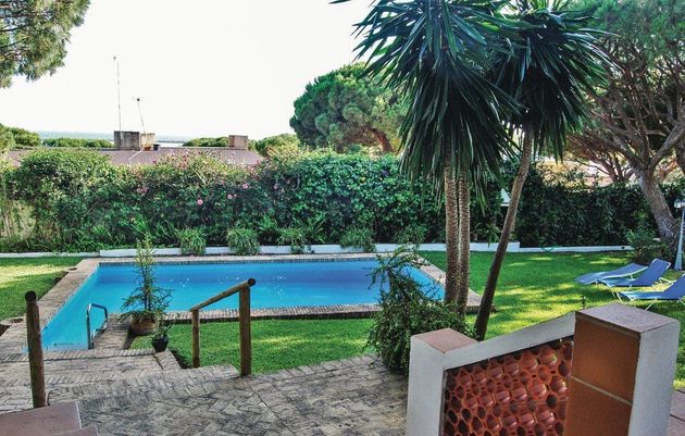 Foto 1 de Chalet en venta en Palos de la Frontera de 4 habitaciones con terraza y piscina