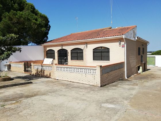 Foto 1 de Casa adossada en venda a calle Del Pozo de 8 habitacions amb terrassa i piscina