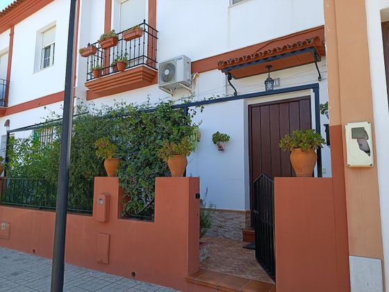 Foto 1 de Casa adossada en venda a calle Extremadura de 5 habitacions amb terrassa i balcó